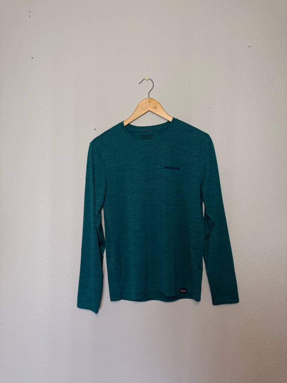 Patagonia | Men's Long-Sleeved Capilene Cool Daily Graphic Shirt - XS - Picture 3 of 4